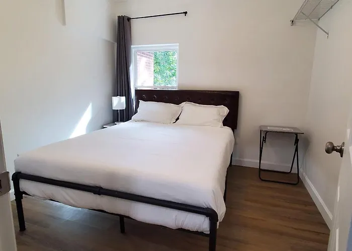 Habitación en casa particular One In A Renovated Duplex House Near Fsu