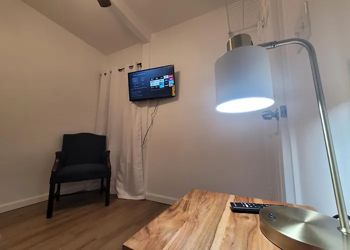 One In A Renovated Duplex House Near Fsu